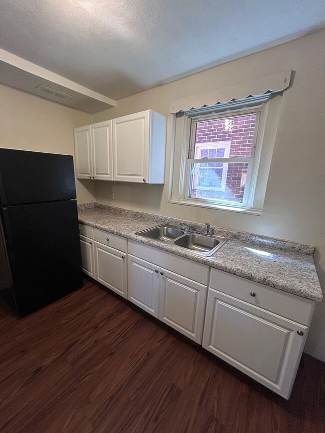 Building Photo - 3 Bedroom 1 Bathroom Home (Perry South)