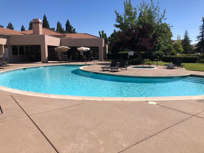 Resident pool - 10001 Woodcreek Oaks Blvd