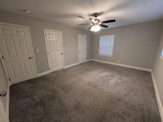 Building Photo - 2755 Evangeline Dr
