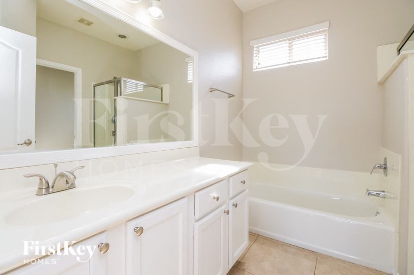 Building Photo - 7111 N 27th Ln