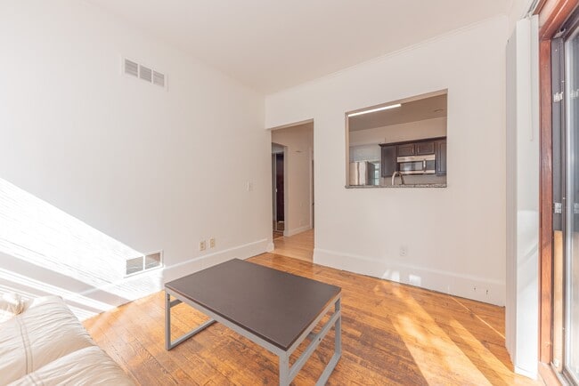 Building Photo - 1031 S Forest Ave