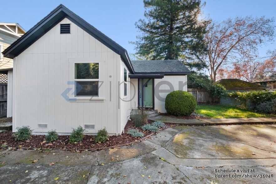 Building Photo - 430 Goodman Ave