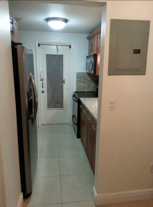 Building Photo - 1725 James Ave