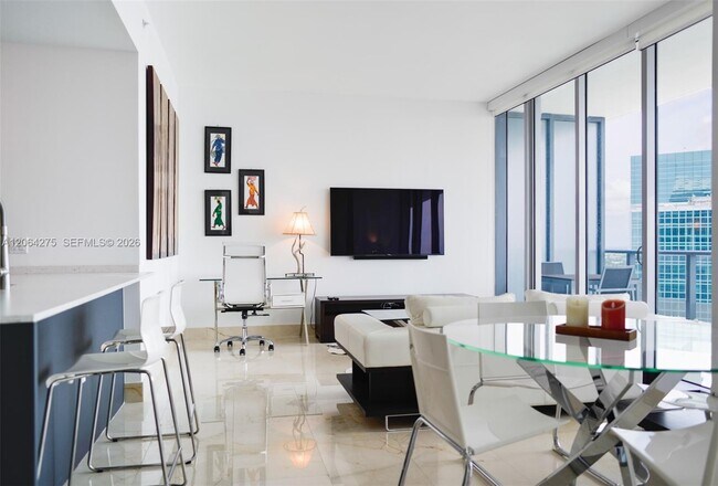 Building Photo - 1300 Brickell Bay Dr