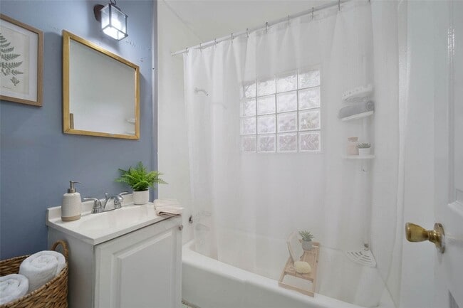 Building Photo - 2310 Kabee St