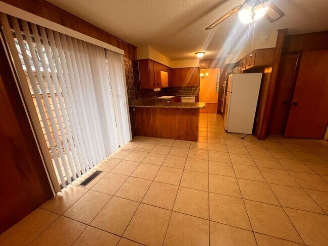 Building Photo - 6709 Sandpiper Dr