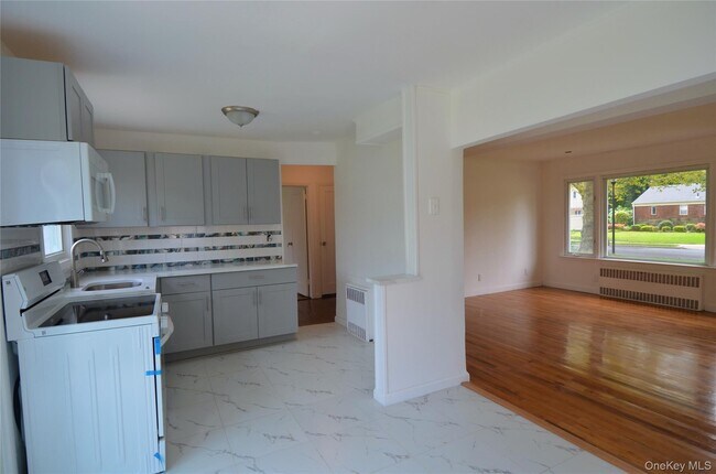 Building Photo - 771 Maple Pl