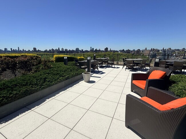 Building Photo - 1280 Fifth  apt. 15B