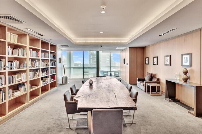 Building Photo - 900 Biscayne Blvd