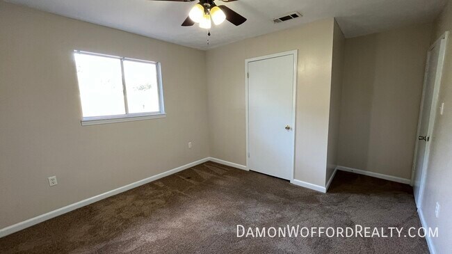 Building Photo - 242 Old Town Crossing