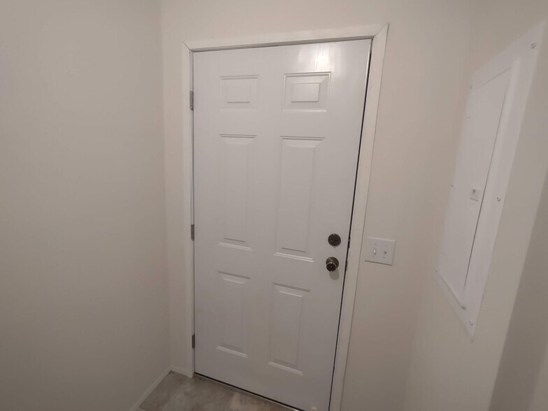 Building Photo - 2304 Wellington Green Dr