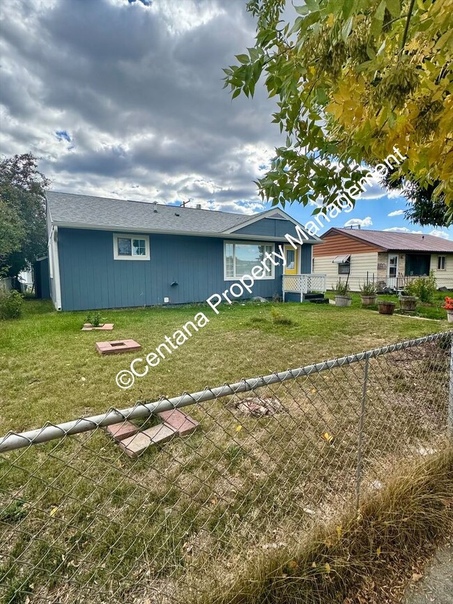 Building Photo - 3 Bed 1 Bath located on the flats