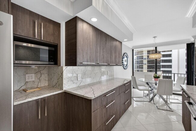 Building Photo - 4200 N Ocean Dr