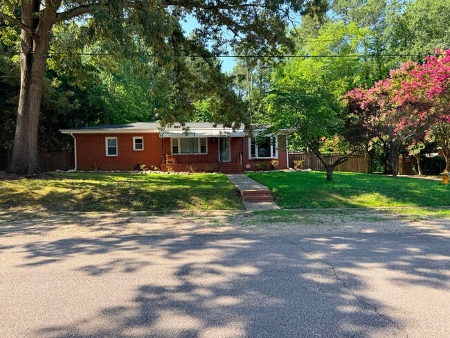 Building Photo - 3316 Dogwood Dr
