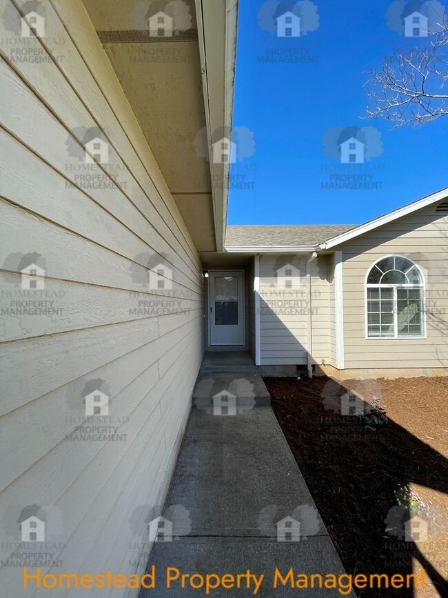 Building Photo - Celebrate the new year with 1/2 off one months rent!