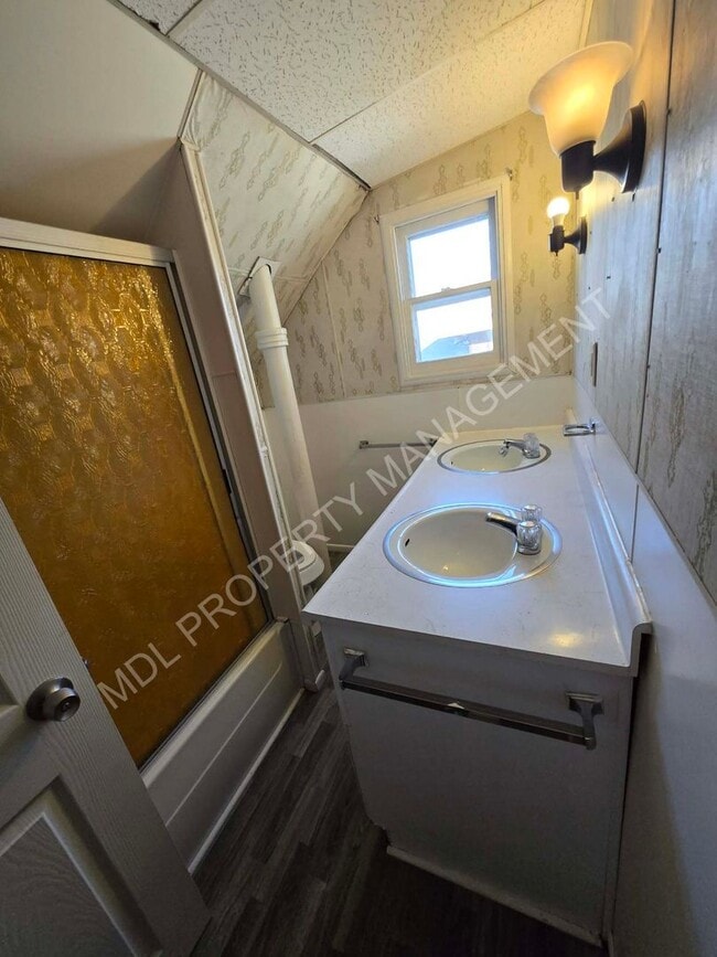 Building Photo - 4 Bed / 2 Bath House in Saginaw