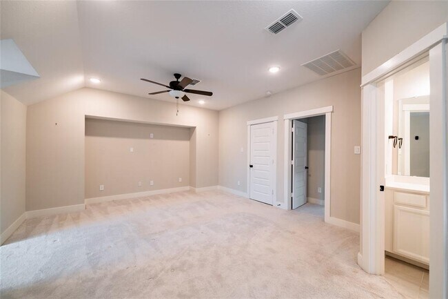 Building Photo - 10922 Brambling Wood Dr