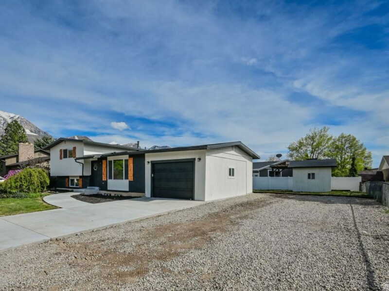 Building Photo - 1140 500 N