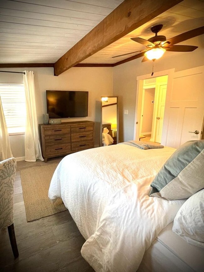 Building Photo - 605 Kensington Pl