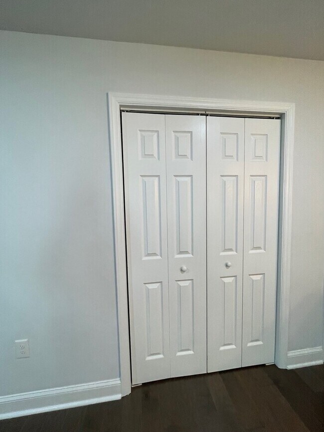 Building Photo - Beautifully Furnished 4-Bedroom Home with ...