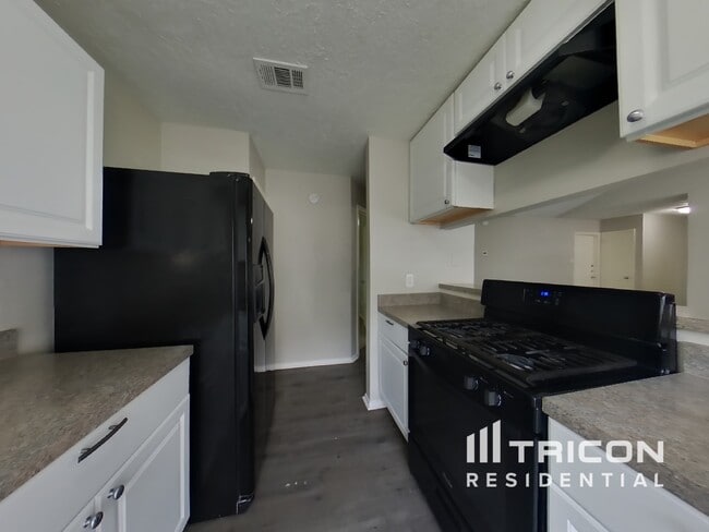 Building Photo - 4700 Greenwood Dr