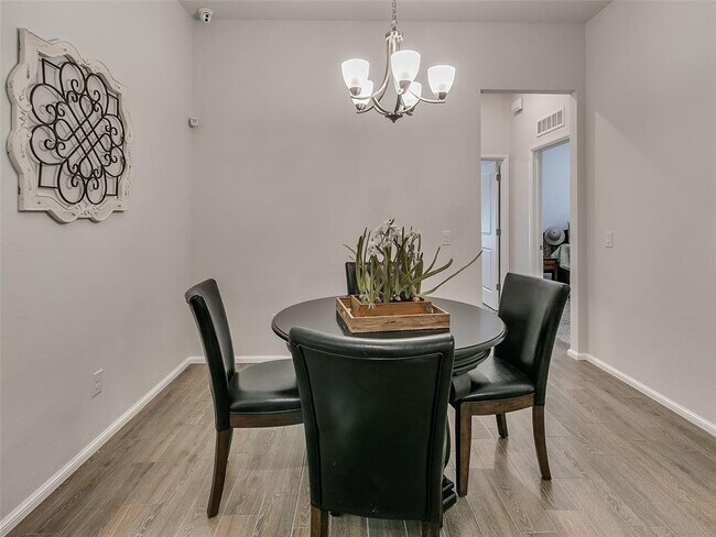 Building Photo - 2413 Hearthstone Rd