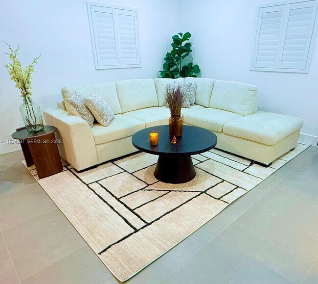 Building Photo - 4701 NE 3rd Ave