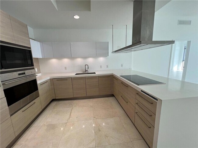 Building Photo - 17301 Biscayne Blvd
