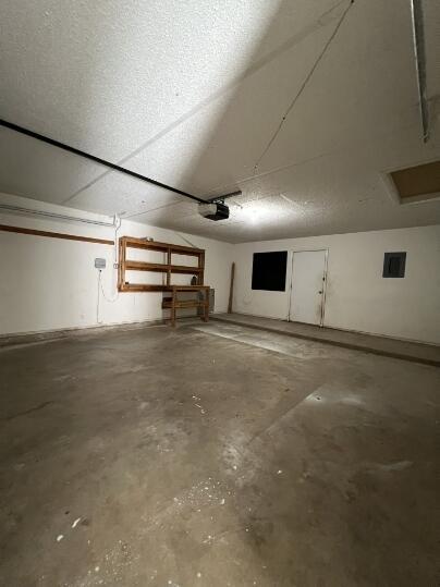 Building Photo - 6101 9th Dr