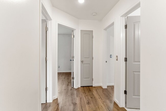 Building Photo - 3 Bedroom, 2 Bathroom Home with Full Finis...