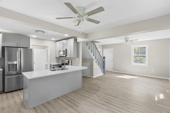 Building Photo - Newly Remodeled 3-Bedroom Home in Town of Blackstone!