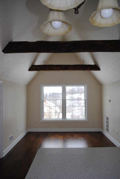 Building Photo - 411 Cardinal Dr