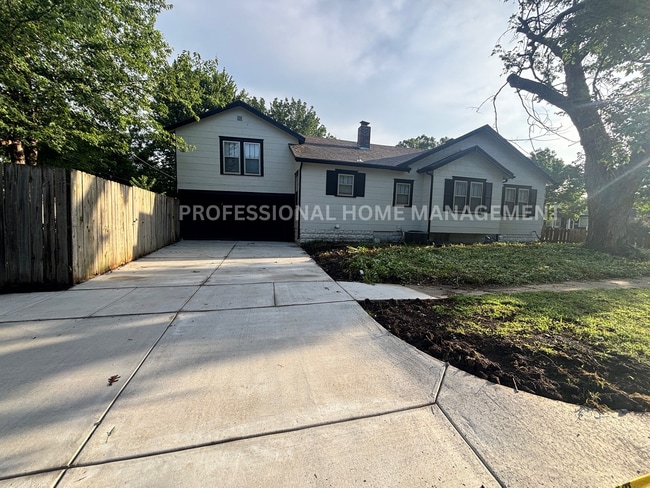 Building Photo - 651 Spruce St