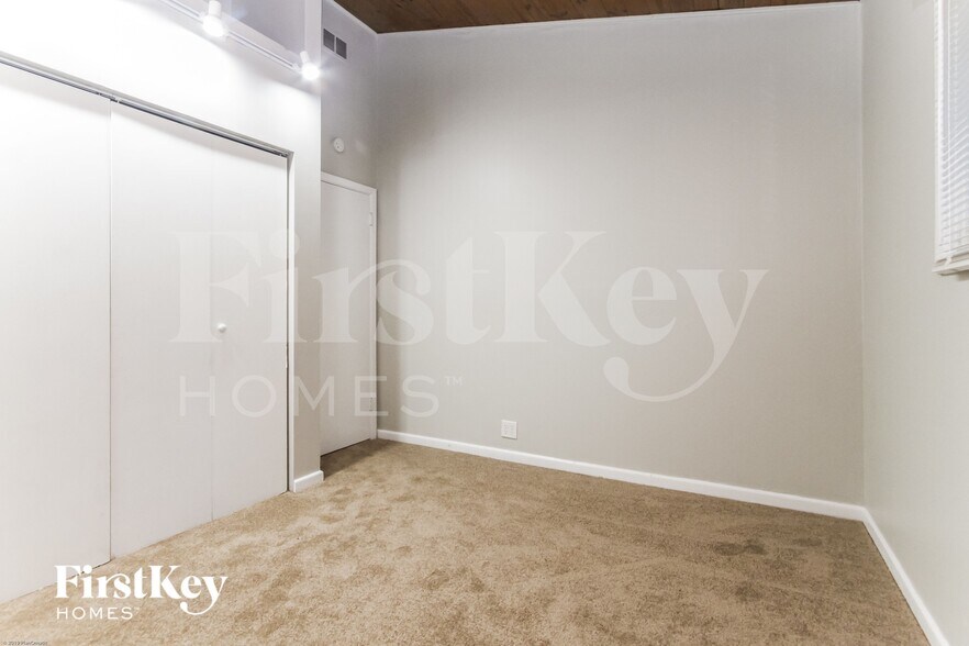 Building Photo - 4913 Victoria Rd