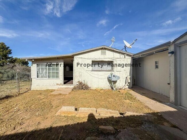 Building Photo - 17401 E Meadow Ln