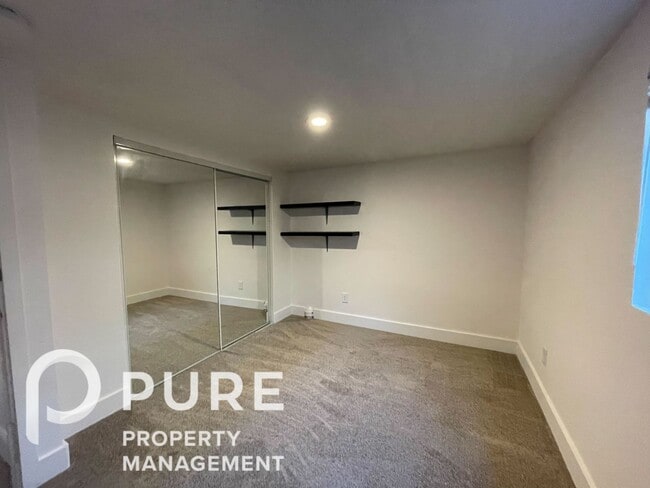 Building Photo - 0637-01PP