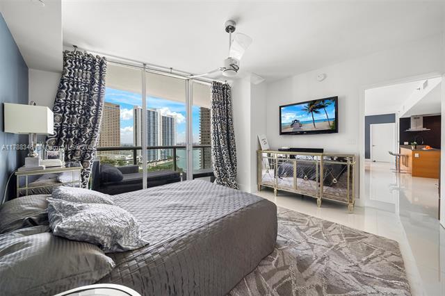 Building Photo - 495 Brickell Ave