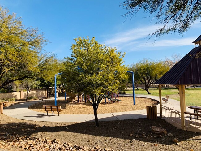 Building Photo - Beautiful Home In Rancho Sahuarita Located...