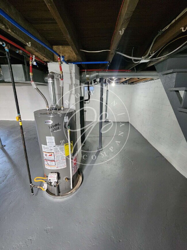 Building Photo - Brand New! Central Air! Full Basement! Det...