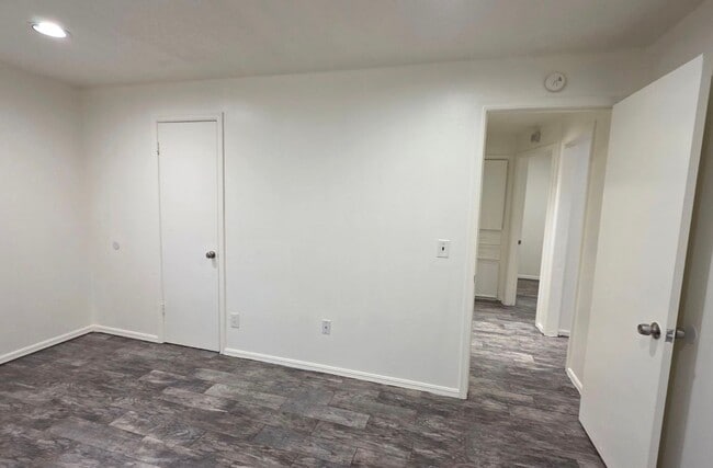 Building Photo - 3 bedroom 1 bath