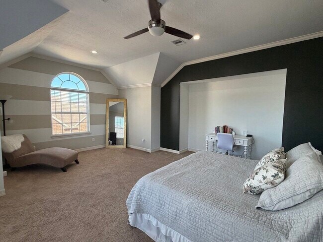 Building Photo - 6222 Skyline Dr