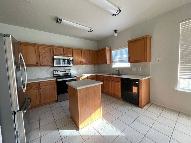 Building Photo - 4902 Golden Gate Dr