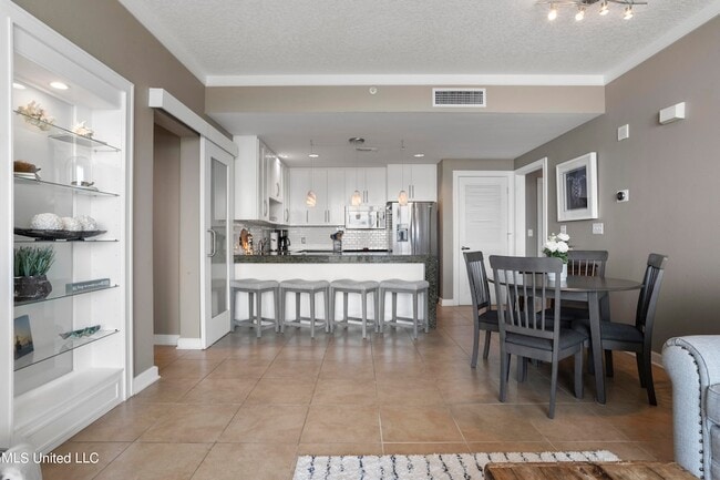 Building Photo - 2060 Beach Blvd