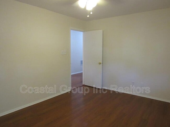 Building Photo - 800 St Denis Ct