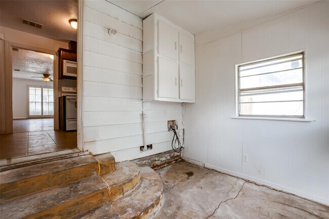 Building Photo - 1425 Cedar Crest Dr