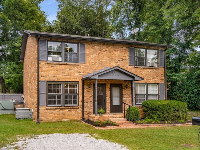 Building Photo - Awesome 2BE/1.5BA duplex in fantastic location in Nashville!