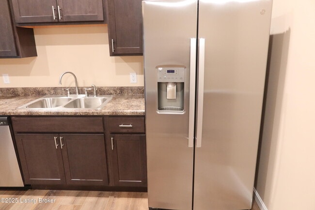 Building Photo - 114 Peonia Rd