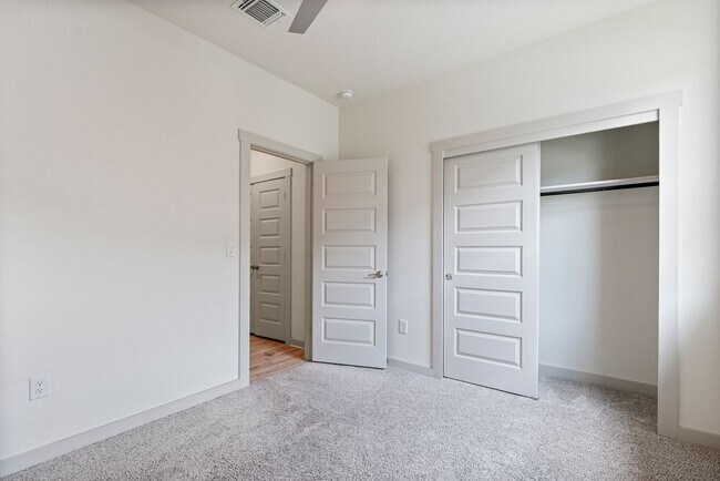 Building Photo - Beautiful 4 bedroom, 2 bathroom home in Pioneer Hill!!!