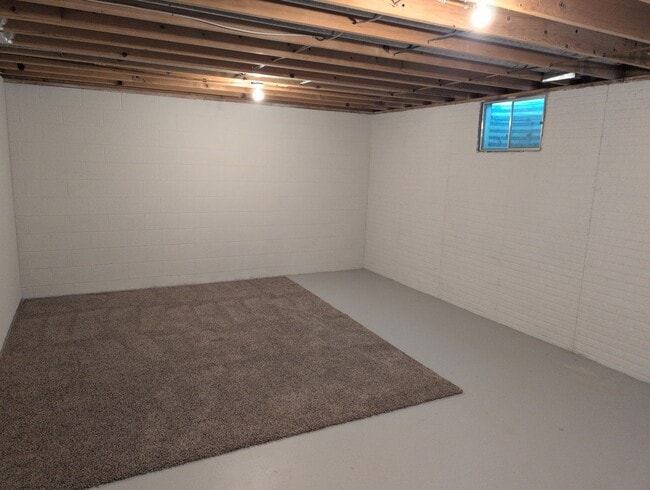 Building Photo - Fully Updated 3 Bedroom 3 Bath Townhouse with 2 Stall Attatched Garage