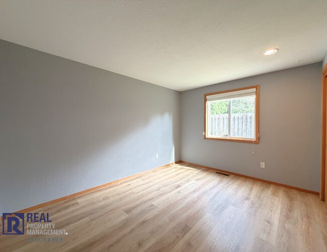 Building Photo - Beautiful 3-Bedroom Home with Fenced Yard, Central A/C & 2-Car Garage